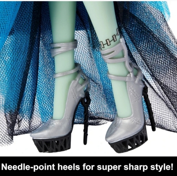 🪷Monster High Doll, Frankie Stein Stitched in Style Fashion Collectible - Picture 4 of 8